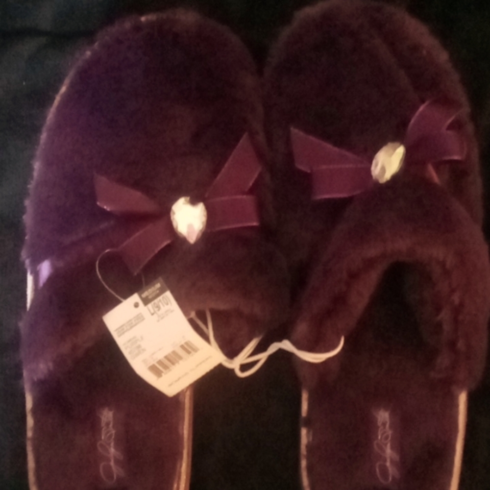 Woman's Jaclyn Smith slippers